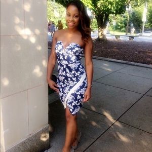 Navy/White Sleeveless Sweetheart style dress